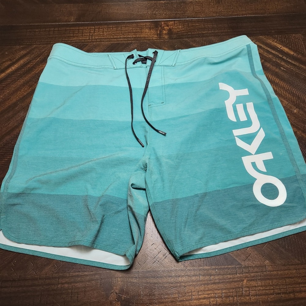 OAKLEY Board Shorts Swim Trunks Mens Size 40 Green Turquoise Pre-Owned